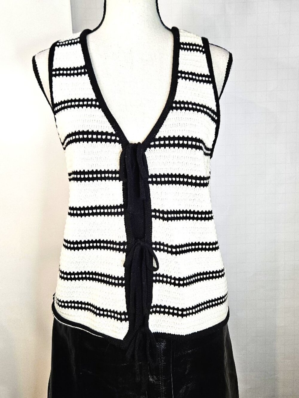 Sleeves, Retro-Style Textured Knit Sz S Cotton/Acrylic Open Style Vest